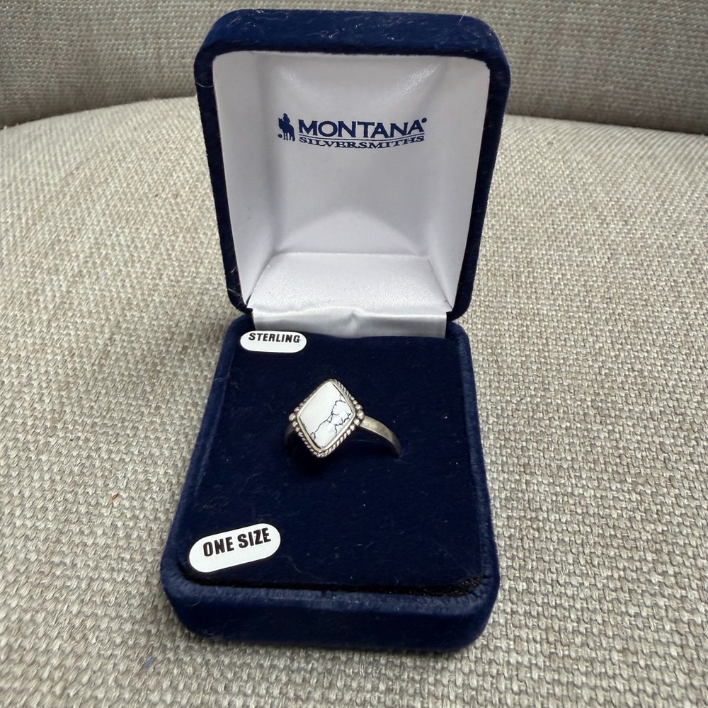 Montana Silversmiths Sterling White Buffalo Stone Ring